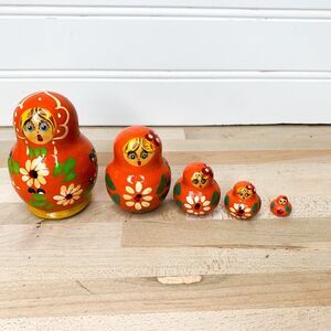 Stacking Nesting Russian Dolls Hand Painted Set Wooden Vintage 5 Pcs Home Decor